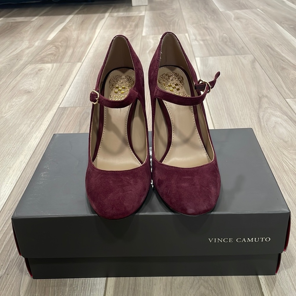 Vince Camuto lightly used VP Scarlotte